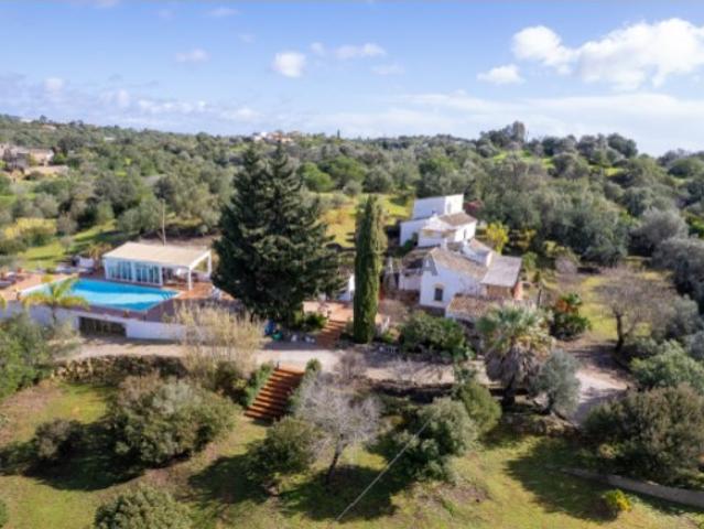 Magnifica quinta de charme com piscina situada perto de Moncarapacho