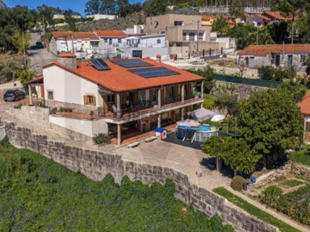 Magnífica Quinta T3+1 em Folgosa, Maia: Eficiência Energética, Rendimento e Natureza