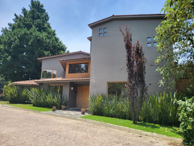 Magnífica residencia en condominio con precio de oportunidad