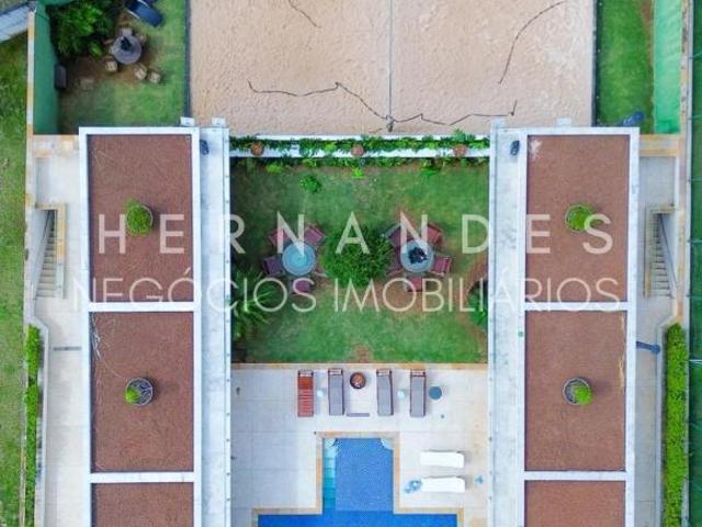 Magnífica residência no Tamboré 01 com 1.900m² de terreno em Alphaville Mobiliada