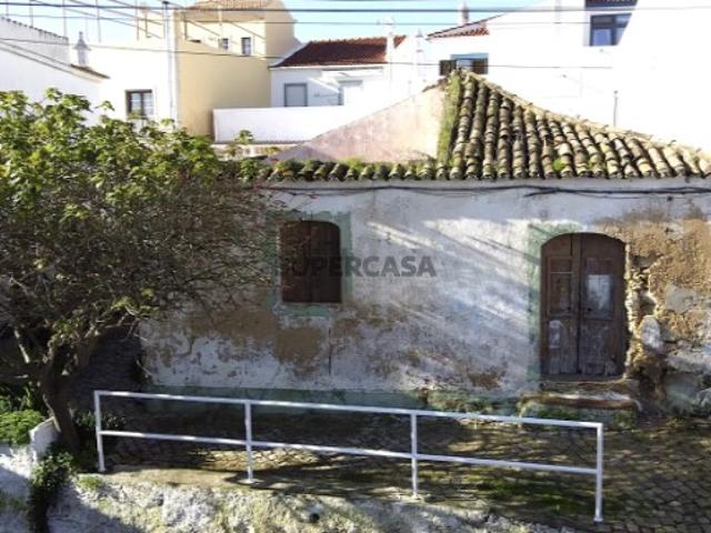 Magnifica Ruina no centro,próximo da igreja de Alcantarilha, somente a 5 minutos da praia de Armação de pêra