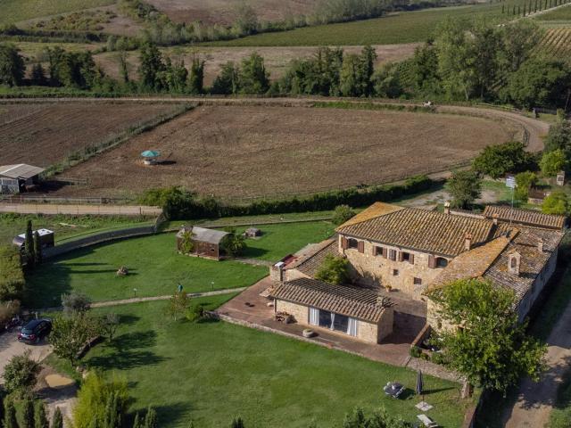 Magnifica tenuta con scuderie alle porte di Siena 1593m² Castelnuovo Berardenga