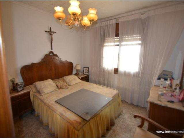 ¡ MAGNÍFICA VIVIENDA ! Casa en la carretera de Hurchillo de 130 m2 de superficie, con 3 habitacion