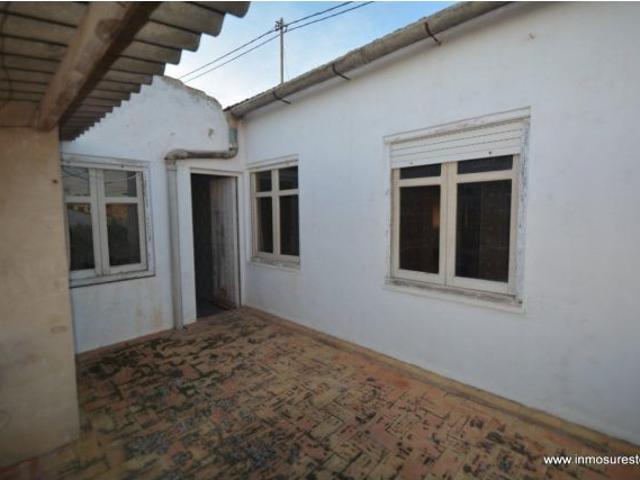 ¡ MAGNÍFICA VIVIENDA ! Casa en la pedanía de Molins, Orihuela, distribuida en dos plantas y dos pa