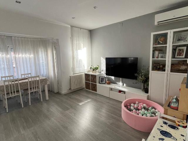 Magnifica vivienda de 3 habitaciones bien comunicado | Collblanc Hospitalet del llobregat