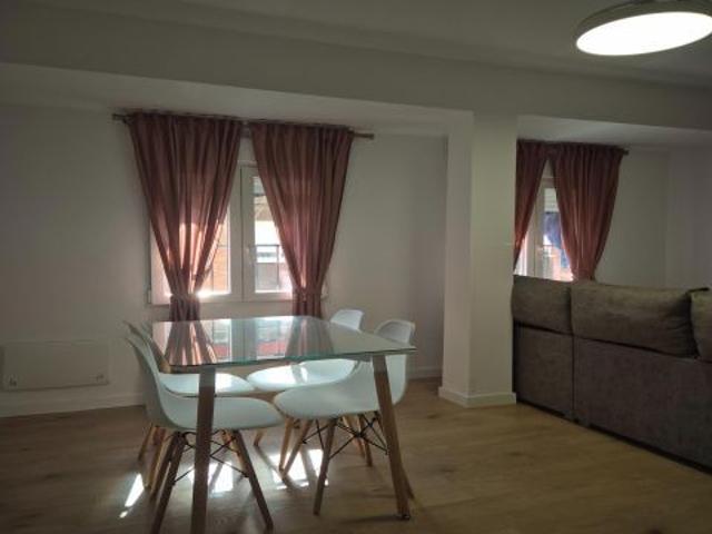 MAGNIFICA VIVIENDA DE ALQUILER EN CALLE CRONISTA MARAVER