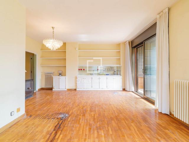 Magnífica vivienda en altura situada delante del centro come. 144m² Barcelona