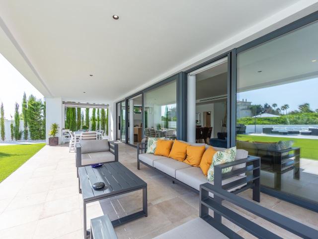 Magnífica villa de estilo contemporáneo, de reciente constru. 231m² La Duquesa