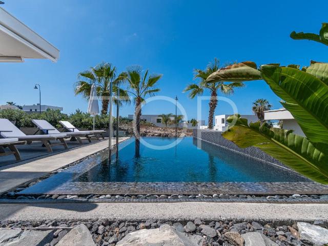 Magnífica villa de lujo con jardín y piscina privada en Las. 181m² Abama