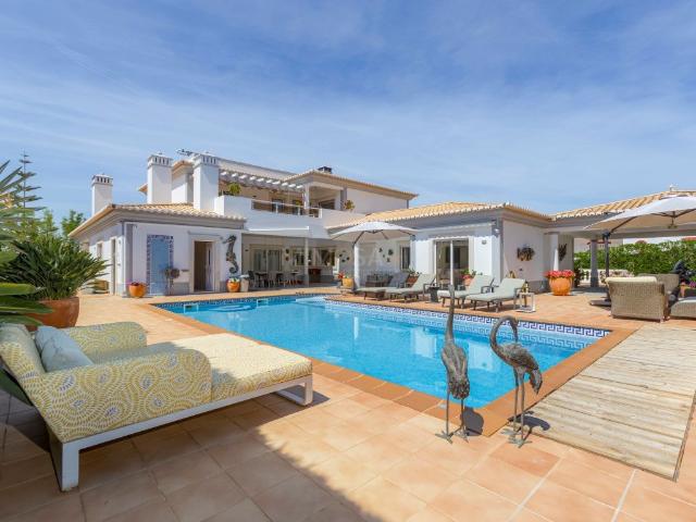 Incrível grande moradia com 5 quartos, piscina e vistas fant. 470m² Luz