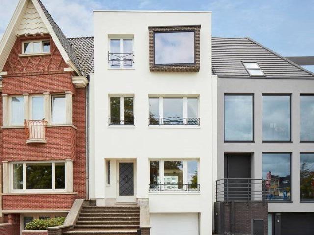 Magnificent 4 bedroom home for rent in a prime location