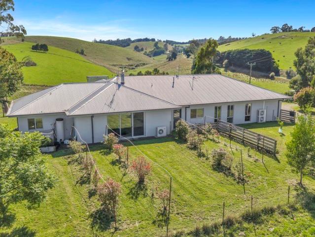 Magnificent 56 Acre Country Estate with Large Home, Short Stay Accommodation Cottage, Permanent Water and Sweeping Valley Views