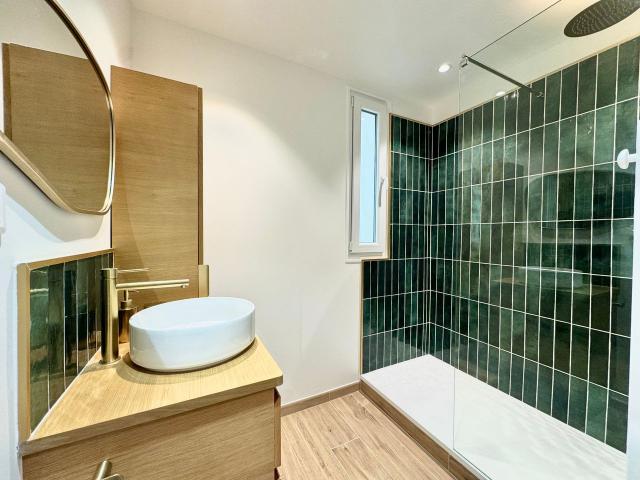 Magnificent 6P Apartment/Parking Nation BM, Paris Amsterdam Apartments for Rent