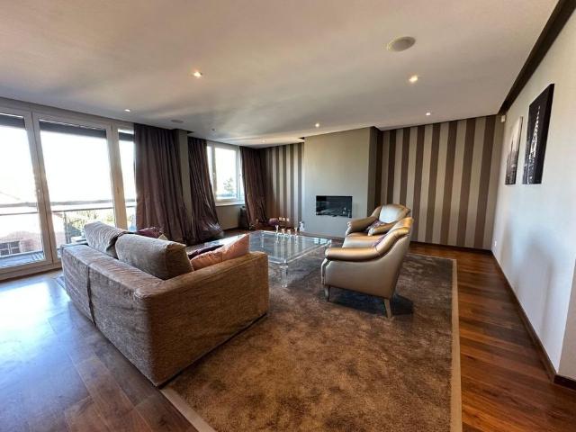 Magnificent 7 Zimmer / 4 Schlafzimmer / 3 Badezimmer / 2 Balkone