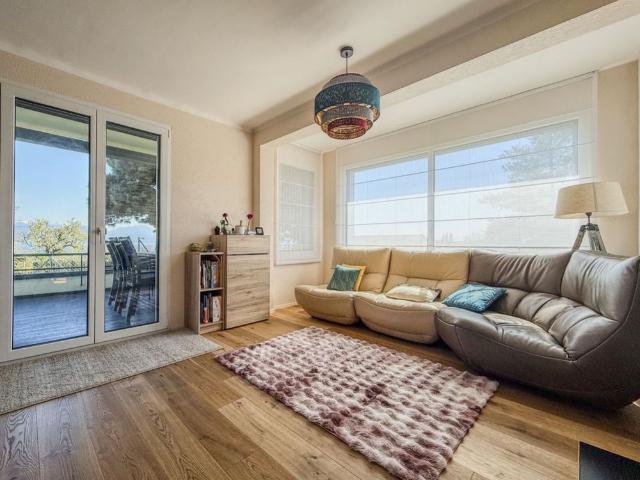 Magnificent 7.5p house / lake view