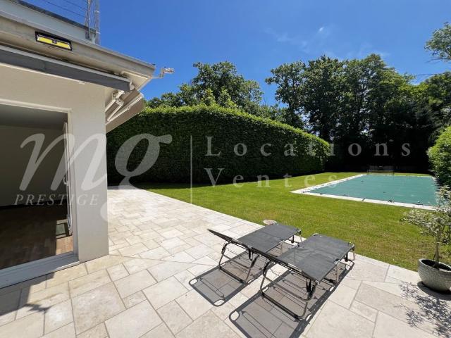 MAGNIFICENT 8 ROOM CONTEMPORARY HOUSE WITH GARDEN AND LARGE SWIMMING POOL