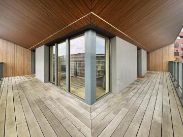 Magnificent 2 bedroom apartment with south facing