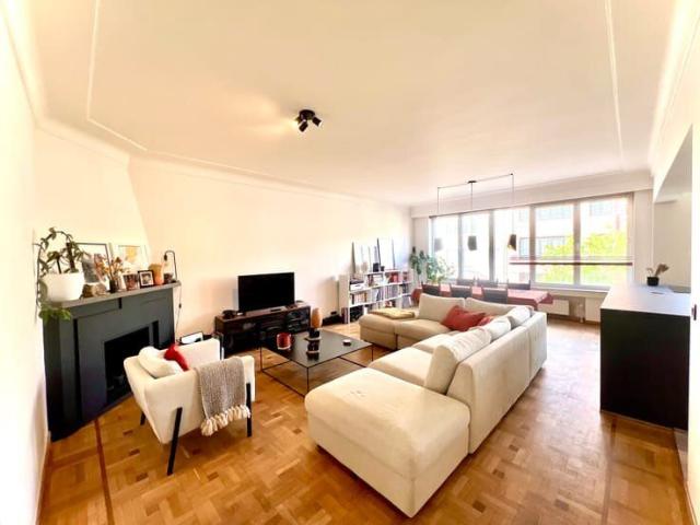 Magnificent 2 bedroom apartment with terrace and parking