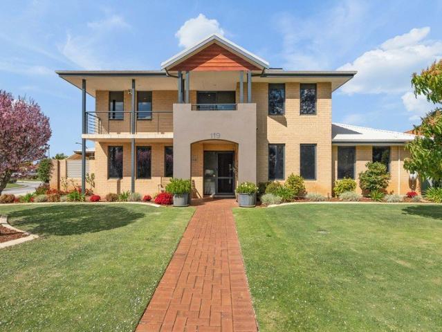 MAGNIFICENT 2 STOREY FAMILY HOME