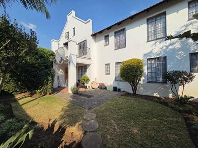 magnificent 3 bed garden apartment