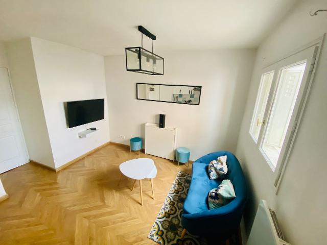 Magnificent two room apartment Buttes Chaumont, Paris Amsterdam Apartments for Rent