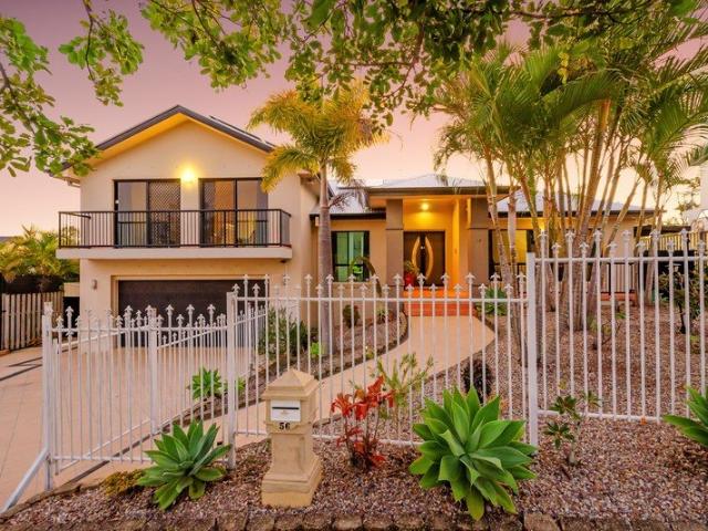 Magnificent Views, Grand Proportions and an Impressive Vue 360 Position