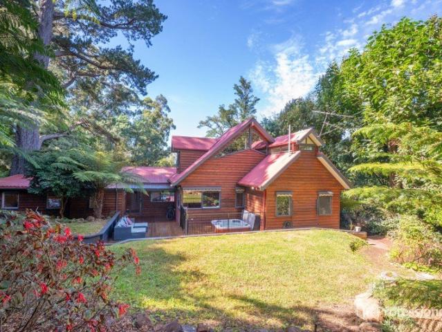 MAGNIFICENT VIEWS & MULTI GENERATIONAL SPACE