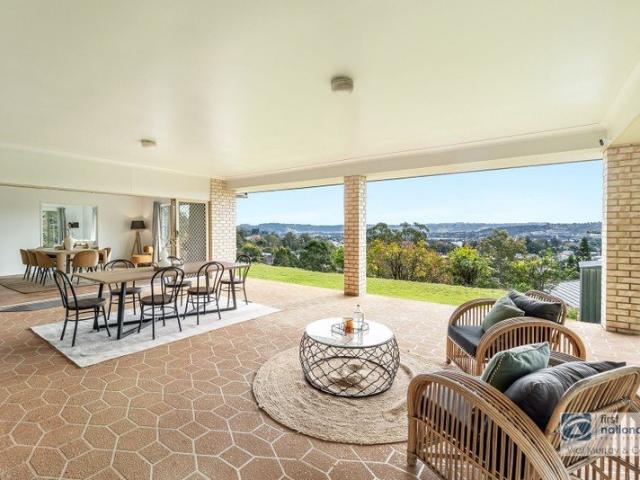 MAGNIFICENT VIEWS SPACIOUS, SINGLE LEVEL HOME