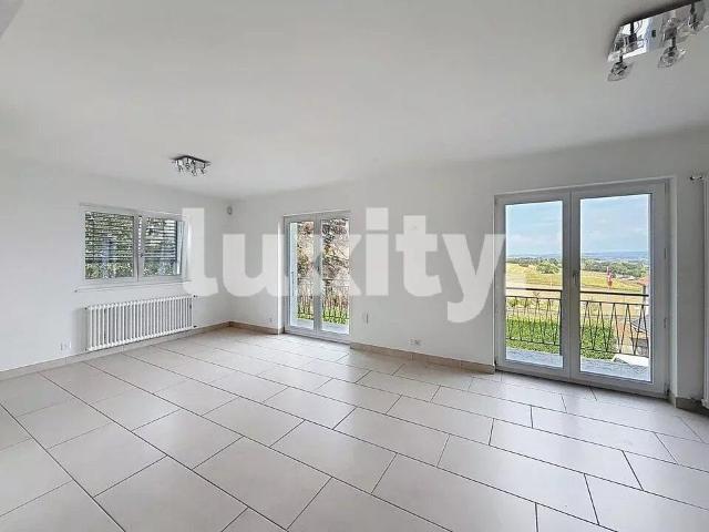 Magnificent villa apartment – Generous volumes and privileged setting