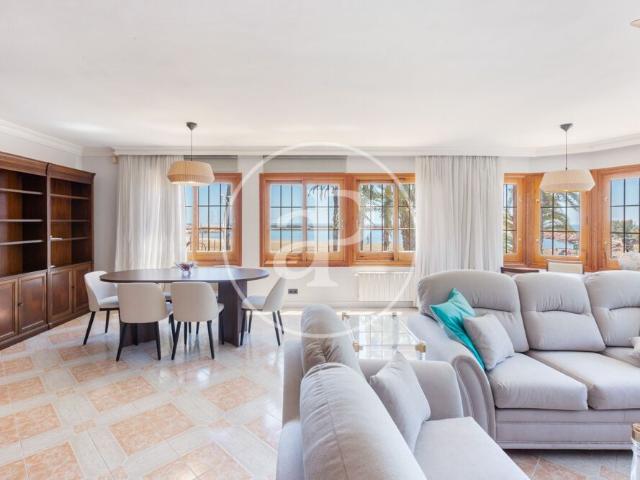 Magnificent villa on the beachfront