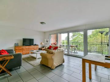 Magnificent walk through flat