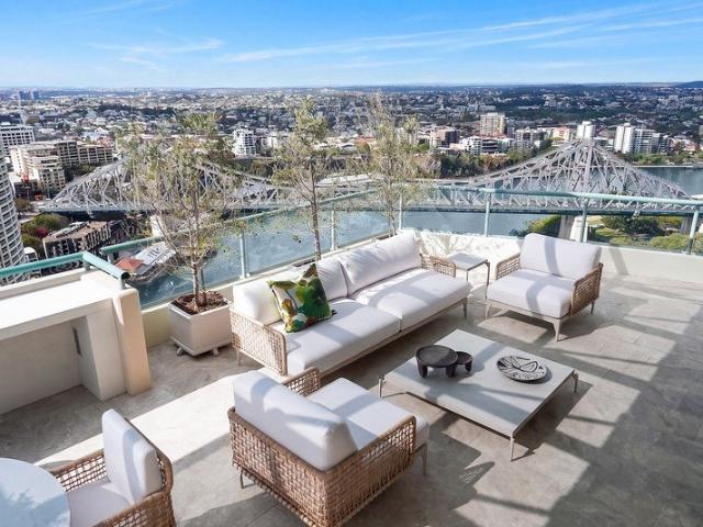 Magnificent Admiralty Towers II Penthouse