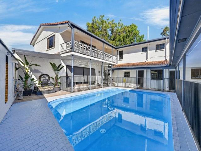 Magnificent Annandale Manor