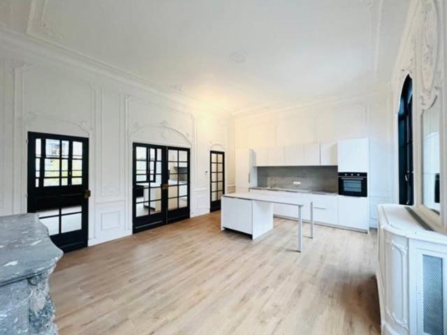 Magnificent apartment close to the Schaerbeek Gare!