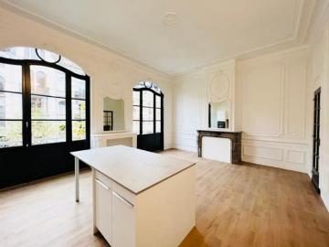 Magnificent apartment close to the Schaerbeek Gare!