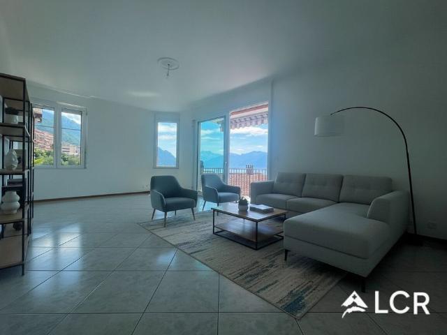Magnificent Apartment of 5.5P / 3 BRB / 1 bathroom / 1 Balcony with breathtaking view of the Lake / 2 parking spaces