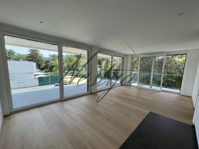 Magnificent condominium in Cologny