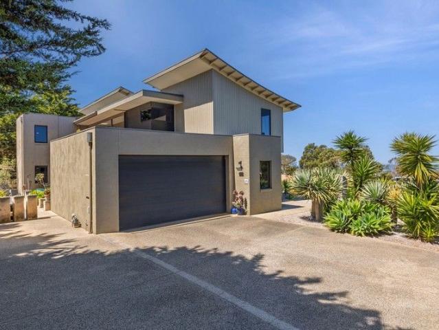 MAGNIFICENT COASTAL HOME WITH OCEAN VIEWS & DEVELOPMENT POTENTIAL!