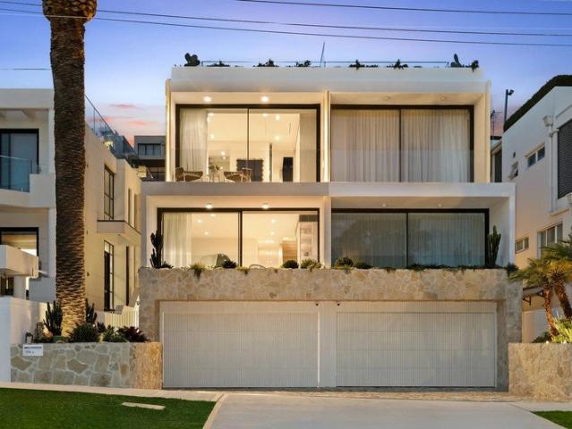 Magnificent Designer Living with Spectacular City Outlooks