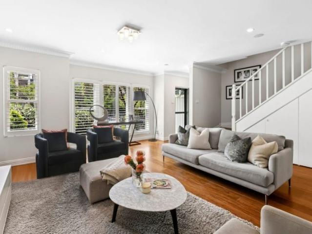 Magnificent Double Fronted Contemporary Residence In Prime Location