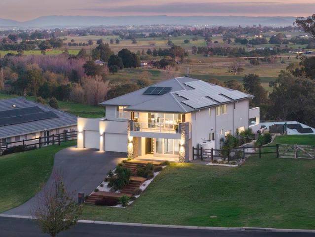 Magnificent Executive Residence with Panoramic Views