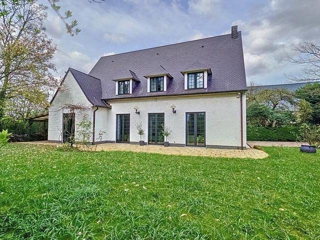 Magnificent family home 4 bed + office & garage