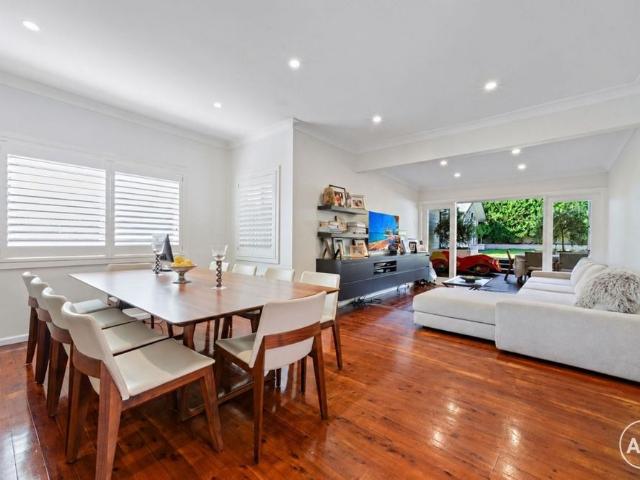 Magnificent Family Home With Two Modern One Bedroom Granny Flats