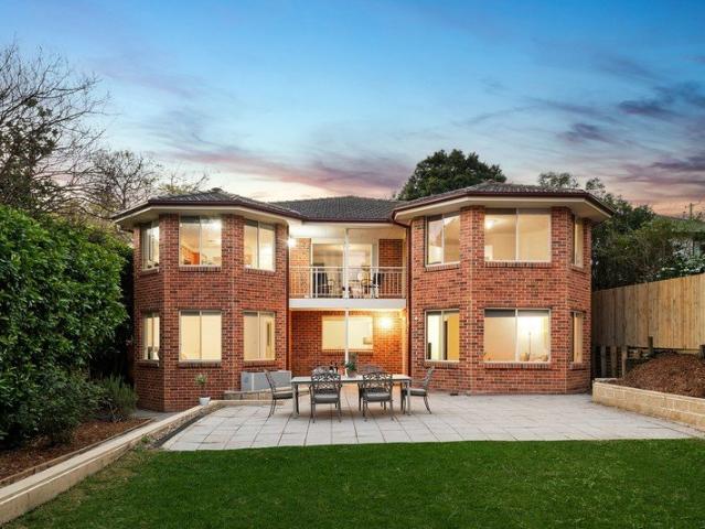 Magnificent Family Home in Quiet and Central Lifestyle Address