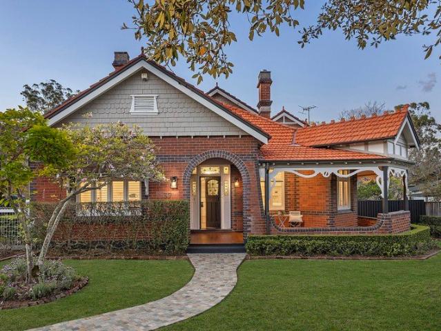 Magnificent family residence in a premier local
