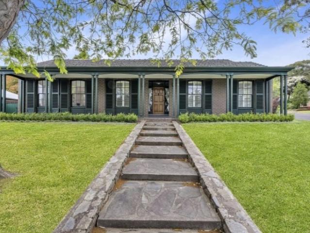 Magnificent Four Bedroom Family Home in the Urrbrae Foothills!