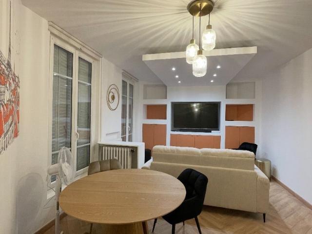 Magnificent flat in a quiet courtyard Eiffel Tower and Trocadero 250m on foot, Paris Amsterdam Apartments for Rent
