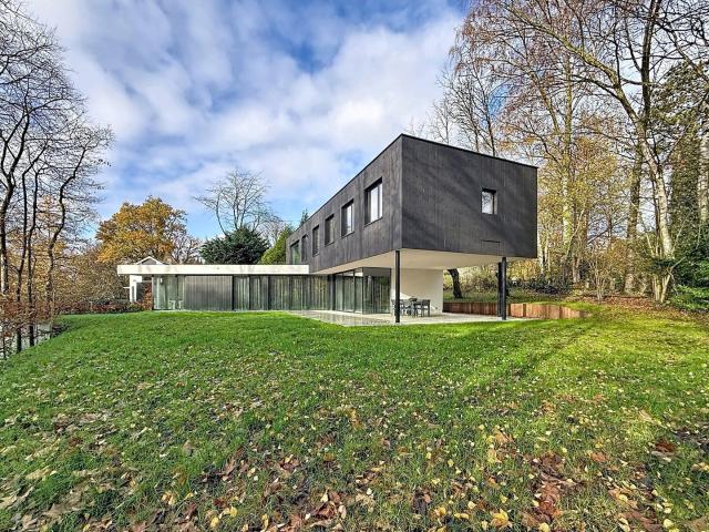 Magnificent furnished 5 bedroom property with garden