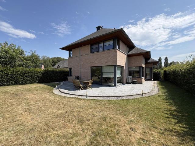 Magnificent furnished villa ideally located