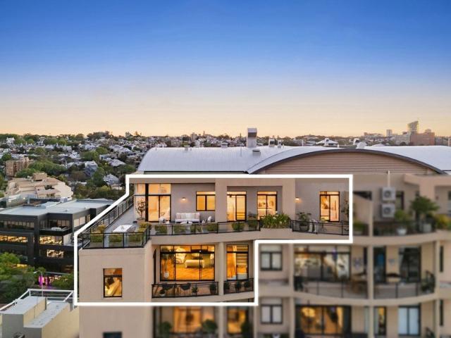 Magnificent Grand Scale Penthouse with North East Aspect & Harbour Views